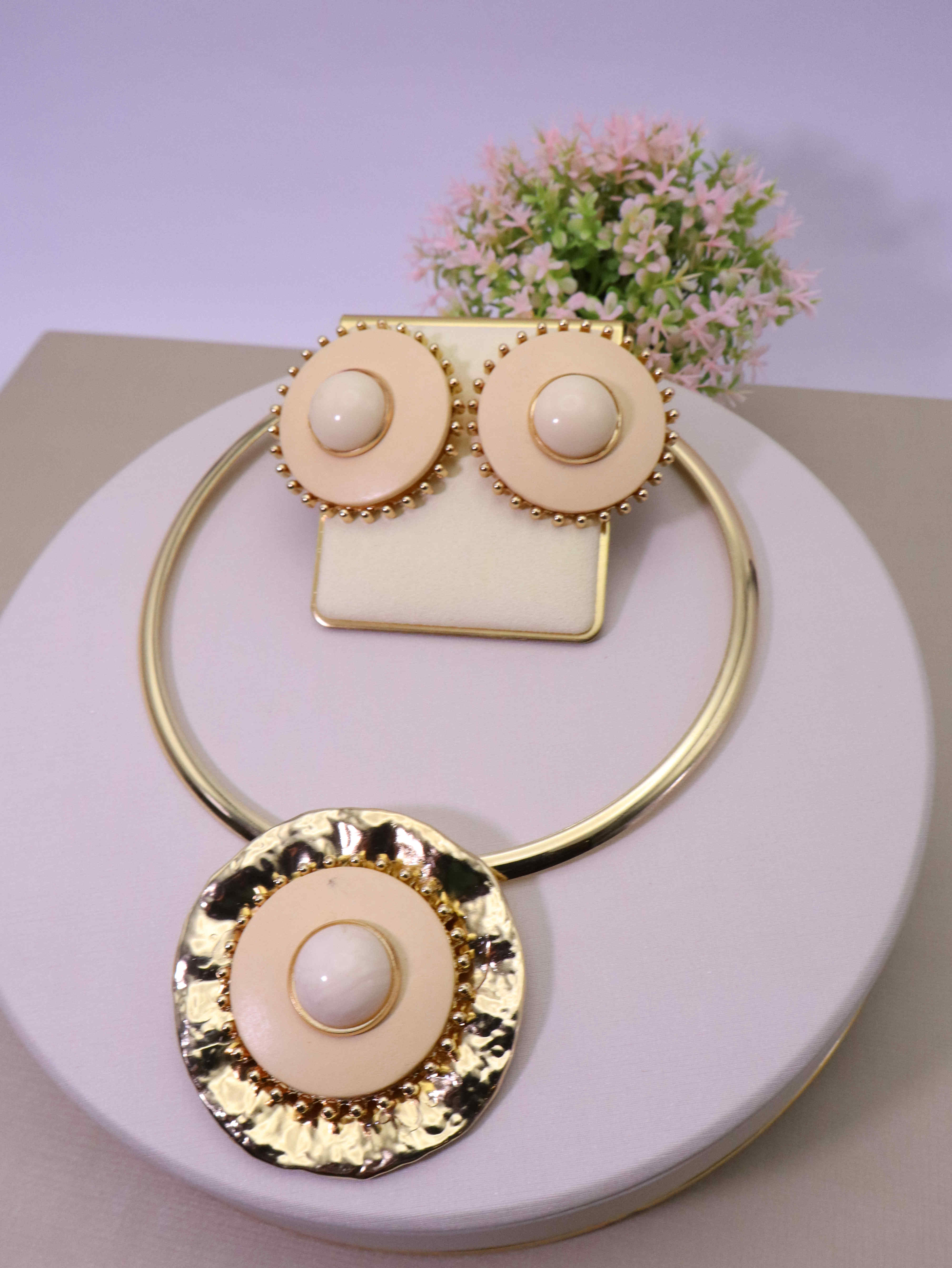 Conjunto Dourado com Pedras Claras