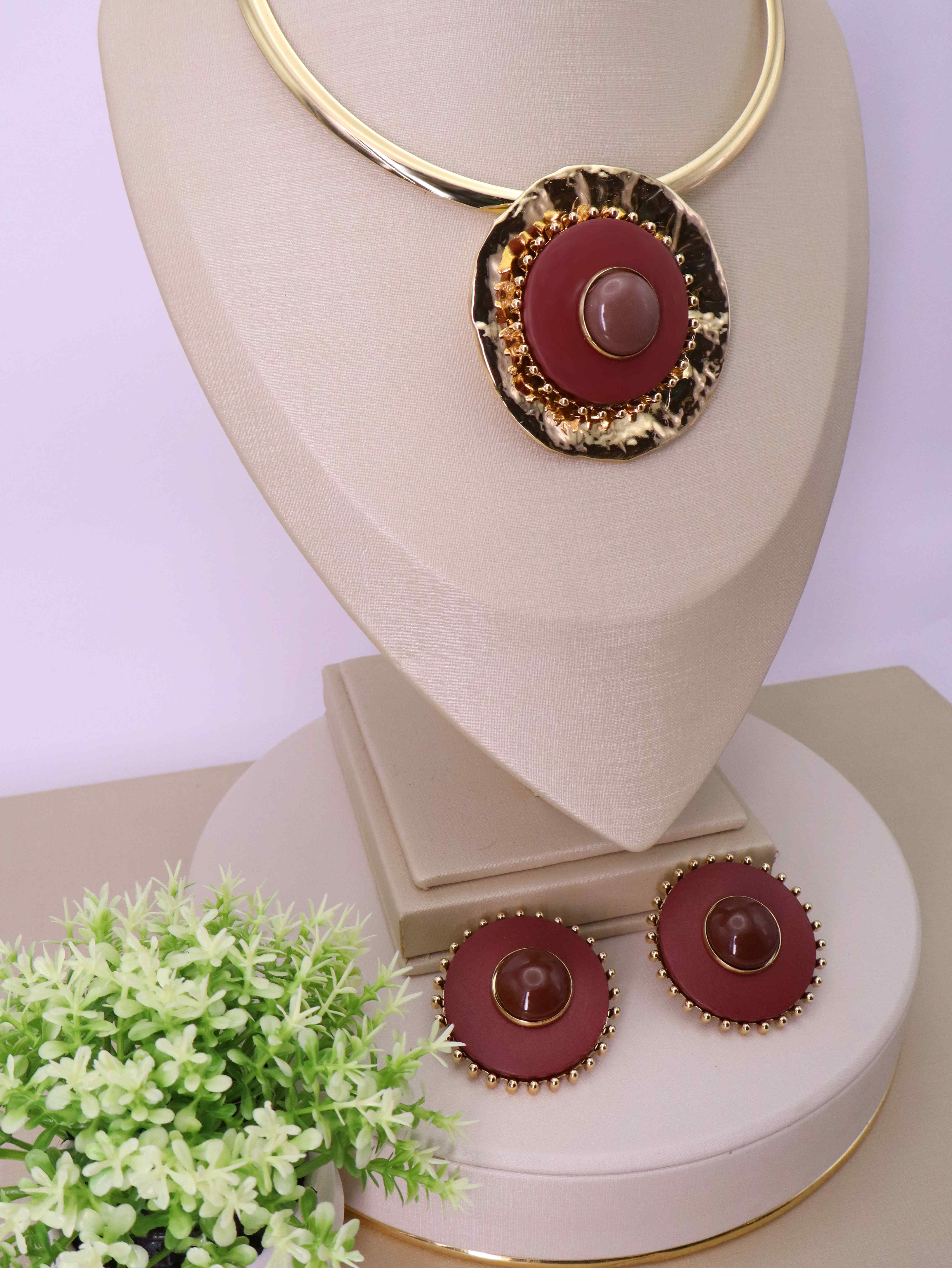 Conjunto Dourado com Pedras Roxas